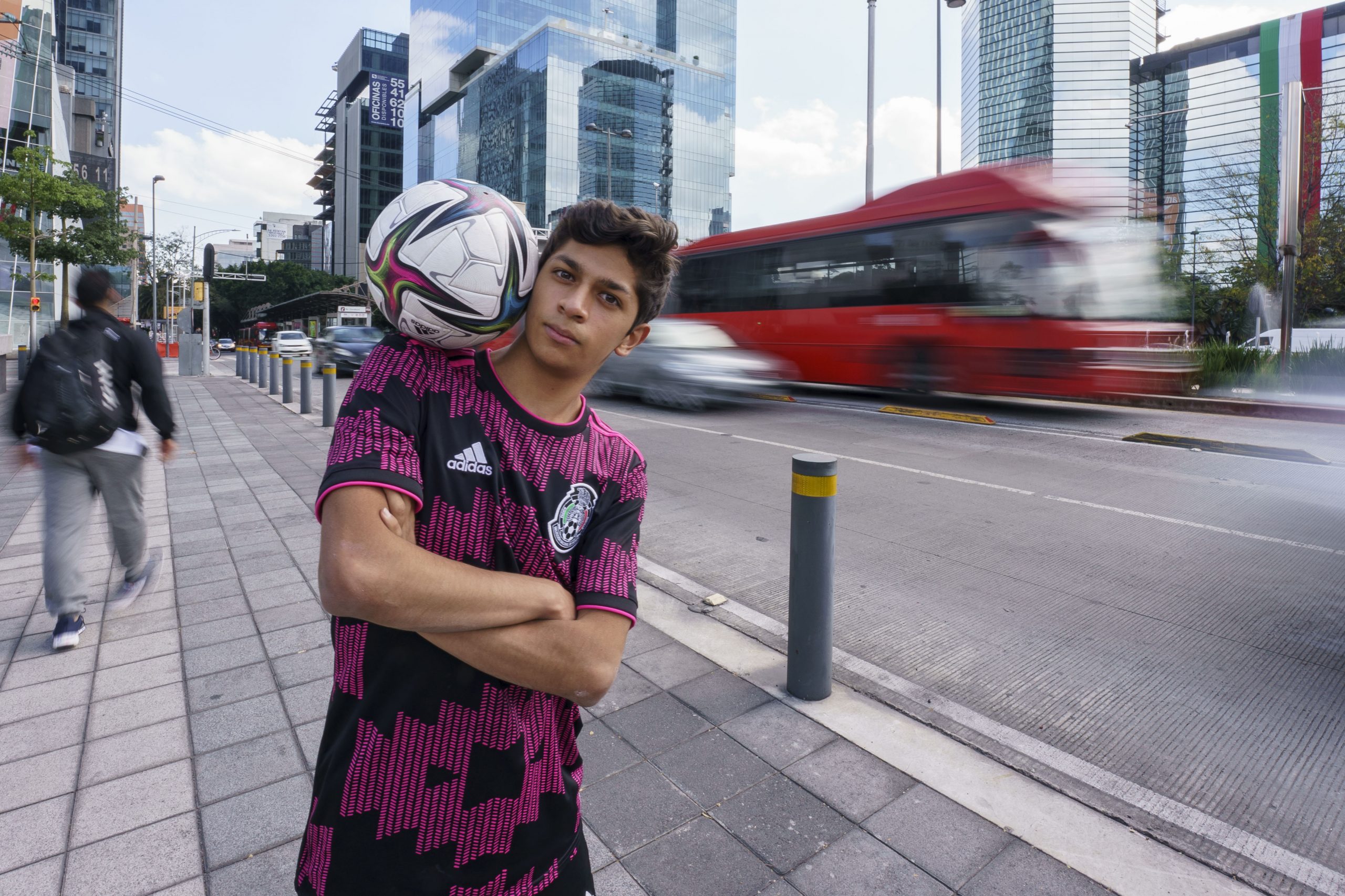 USANA baila con el balón: Anthony Noguez y el freestyle football