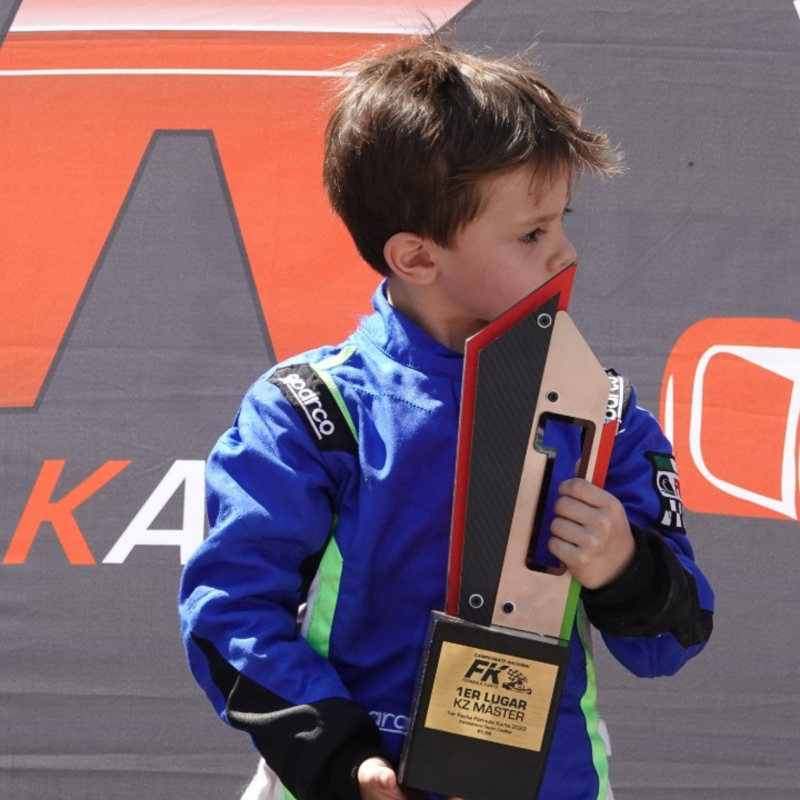 Pilotando grandes sueños: El gran Micky Kart